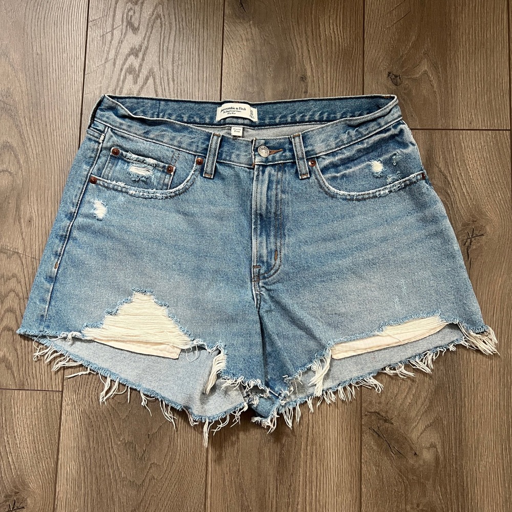 Abercrombie & Fitch Curve Love The Boyfriend Short Mid Rise Distressed Denim 30
